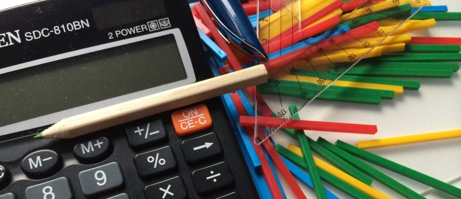 MEN chce, by uczniowie mogli mieć w smartfonie lub innym urządzeniu mobilnym aplikację potwierdzającej posiadanie legitymacji szkolnej. W piątek do konsultacji trafił projekt nowelizacji rozporządzenia w sprawie świadectw, dyplomów państwowych i innych druków szkolnych.