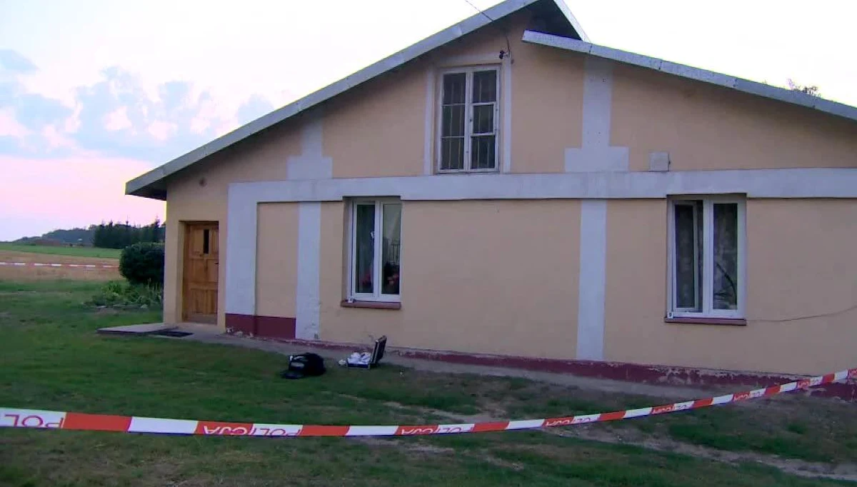 Na trzy miesiące trafi do aresztu 38-latka, której w sobotę postawiono zarzuty m.in. zabójstwa 28-letniej kobiety i usiłowania zabójstwa jej 12-letniego siostrzeńca. ​Dzień wcześniej zaatakowała nożem obie te osoby po wejściu do domu w miejscowości Łanięta koło Kutna w Łódzkiem.