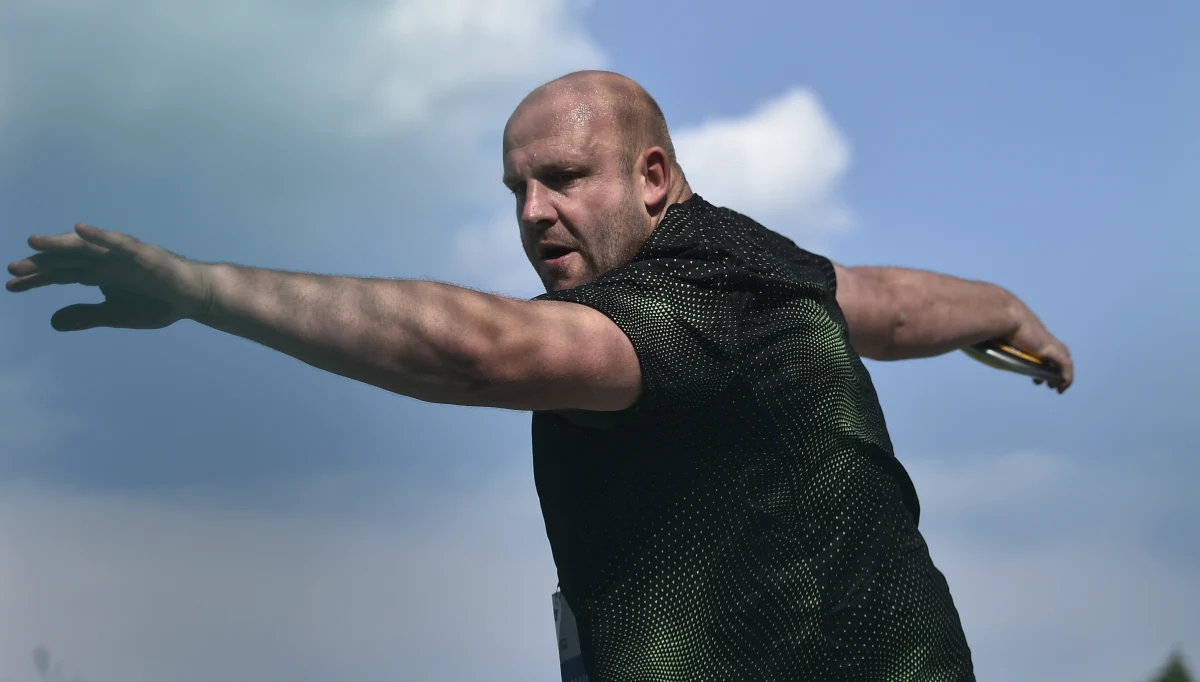 Nie przepracowałem dobrze dwóch najważniejszych miesięcy, ale to jest sport i wszystko może się zdarzyć - mówi w rozmowie z RMF FM Piotr Małachowski. Polski dyskobol ocenia, że na rozpoczynających się w poniedziałek lekkoatletycznych mistrzostwach Europy może powalczyć o brąz. Będzie jednak niezwykle trudno, bo rywalizacja jest zacięta. Z Piotrem Małachowskim rozmawiał Paweł Pawłowski.