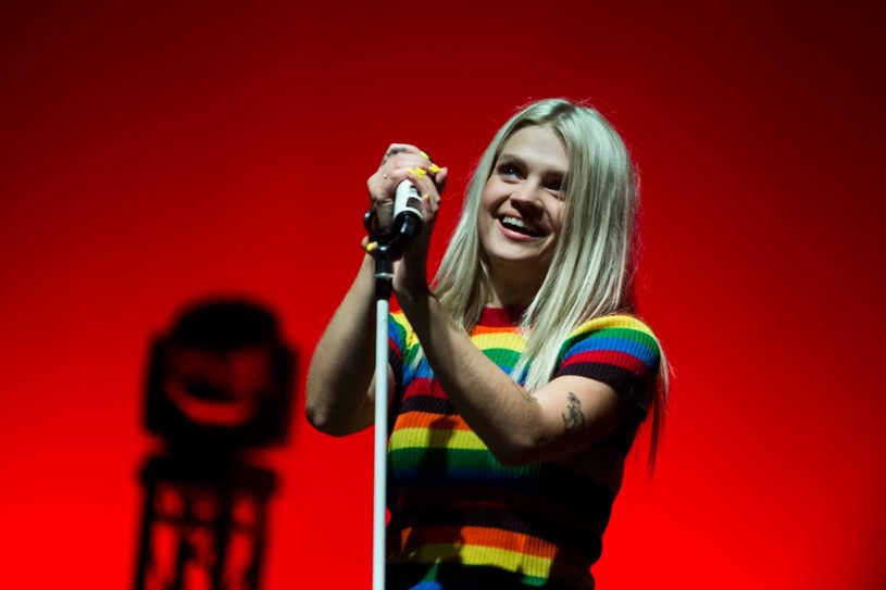 Szwedzki oddział wytwórni Warner zdecydował, że tegorocznym hymnem parady EuroPride, która odbyła się 4 sierpnia, został nowy utwór Margaret "Lollipop".