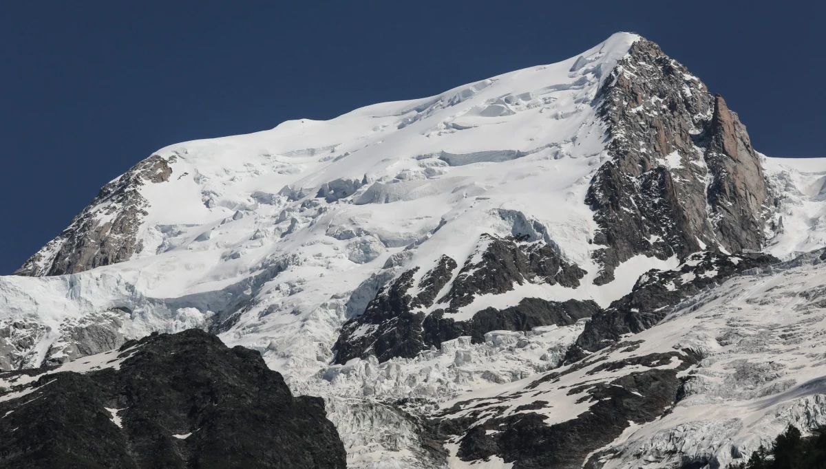 Reporterzy RMF FM ujawniają bulwersujące szczegóły czerwcowej wyprawy na Mont Blanc, podczas której zginęła czterdziestoletnia Polka. Nasi dziennikarze pokazują luki w prawie, które pozwalają działać w branży turystycznej osobom niemającym odpowiednich uprawnień. Ich bezkarność może prowadzić do kolejnych tragedii. 