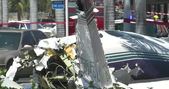 ​Pięć osób zginęło w niedzielę w wypadku niewielkiego samolotu na południu Kalifornii. Jak poinformowała policja, maszyna spadła na parking w mieście Santa Ana. Ofiary to pilot i pasażerowie samolotu. Na ziemi nikt nie ucierpiał.