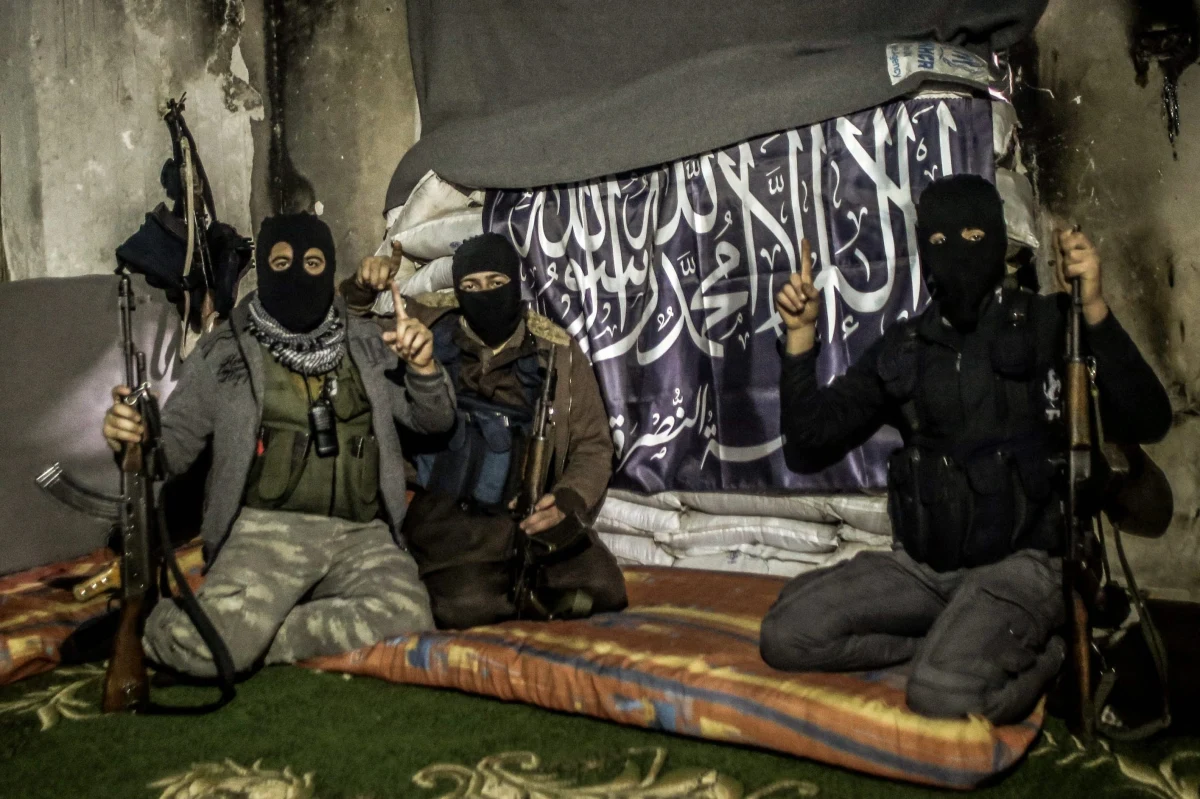 ​Wiele z ważnych zwycięstw, które wspierana przez USA koalicja pod wodzą Arabii Saudyjskiej odniosła w Jemenie nad filią Al-Kaidy i które miały osłabić tę organizację, to skutek transakcji, a nie militarnych operacji - pisze Associated Press.