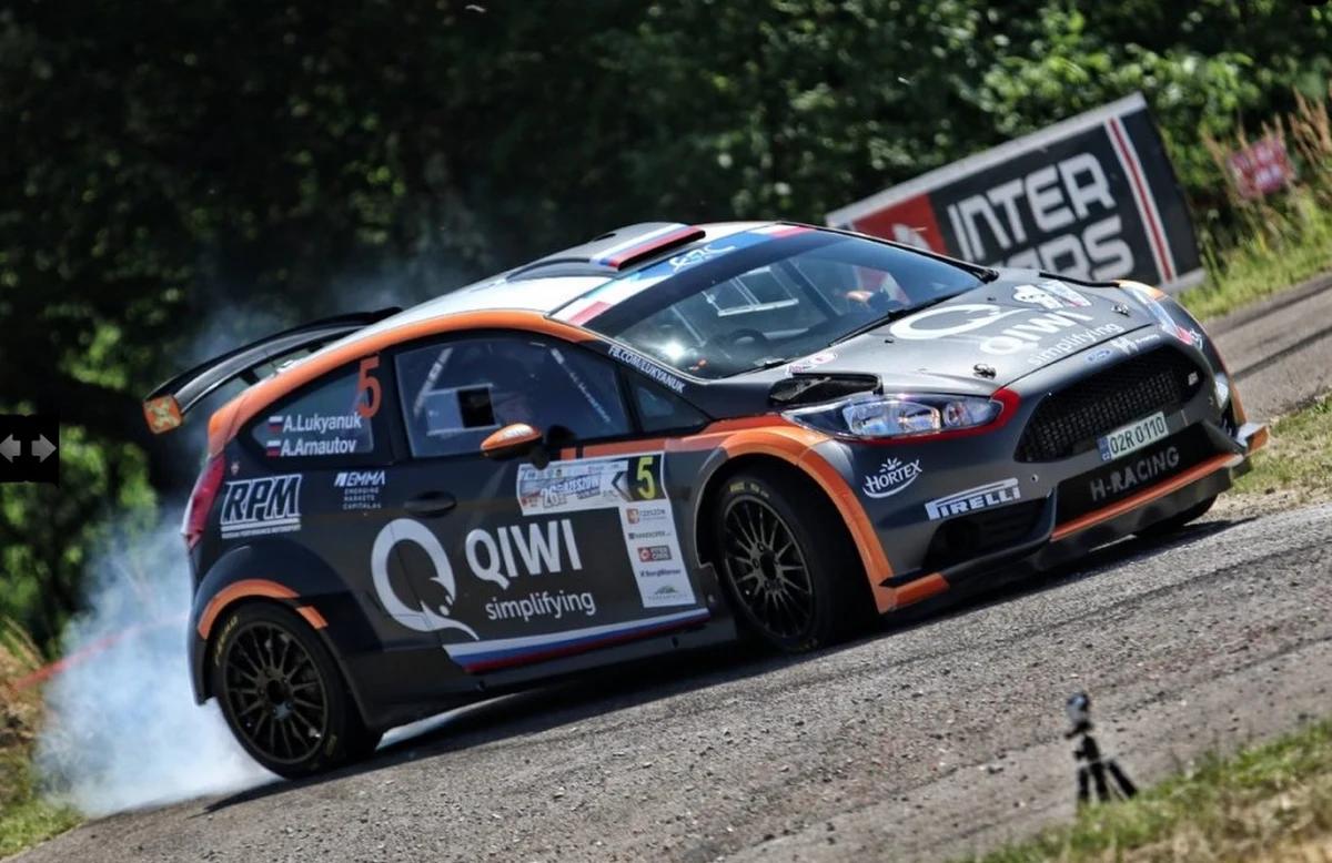 ​Mistrz świata juniorów, trzech polskich czempionów i plejada najlepszych zawodników rywalizujących o końcowy sukces w RSMP 2018 to główni aktorzy 27. Rajdu Rzeszowskiego, który zostanie rozegrany już w dniach 9 - 11 sierpnia. Na jedenastu wymagających odcinkach specjalnych liczących ponad 177 kilometrów nie zabraknie słynnych wodnych przełomów czy też stromych podjazdów i karkołomnych "spadań".