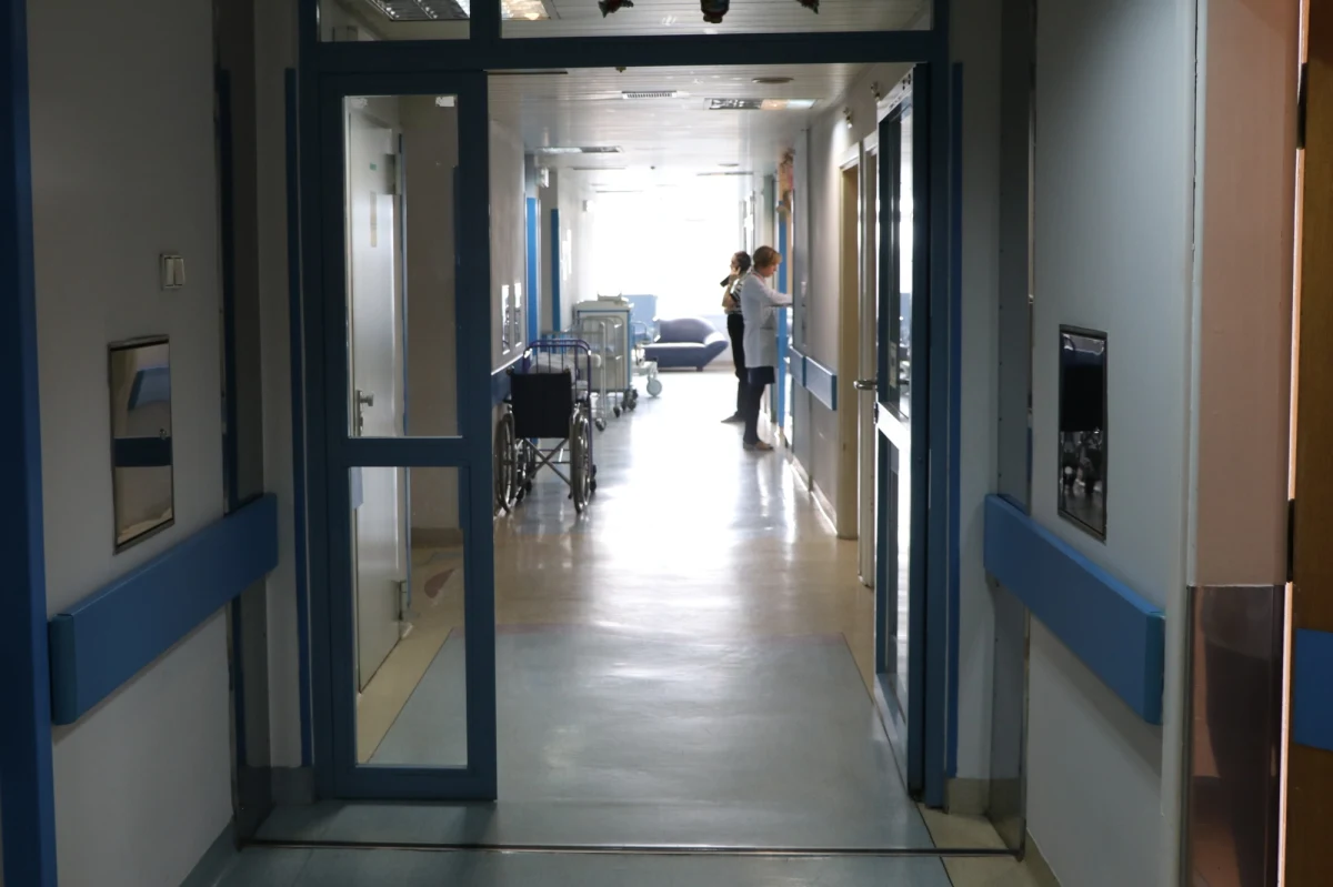 ​Dwóch mieszkańców powiatu brzozowskiego zatruło się tzw. dopalaczami. Mężczyźni w wieku 25 i 32 lata trafili do szpitala. "Ustalamy, skąd mężczyźni wzięli dopalacze" - poinformowała oficer prasowa Komendy Powiatowej Policji w Brzozowie Monika Dereń. Dodała, że policjanci interweniowali w minioną niedzielę po południu w jednym z domów w gminie Brzozów.