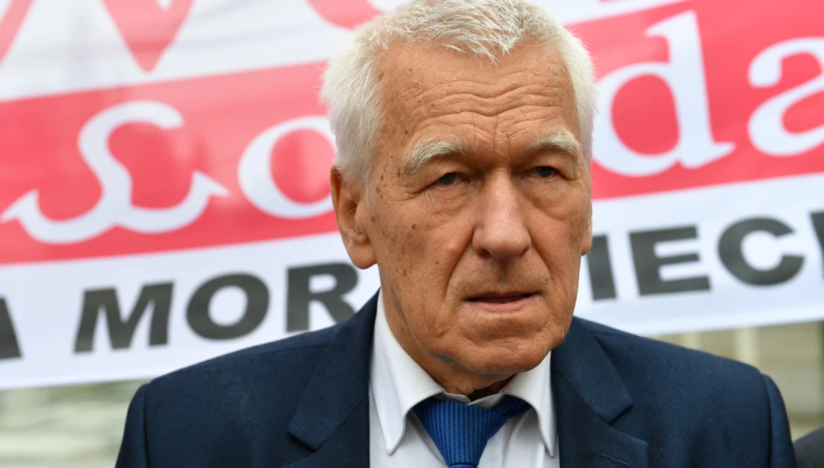 Prezydent powinien zawetować ordynację do Parlamentu Europejskiego - powiedział marszałek senior w wywiadzie dla wtorkowej "Rzeczpospolitej". Jak dodał, jego zdaniem po serii wyborów, rynek medialny w Polsce powinien ulec zmianie.