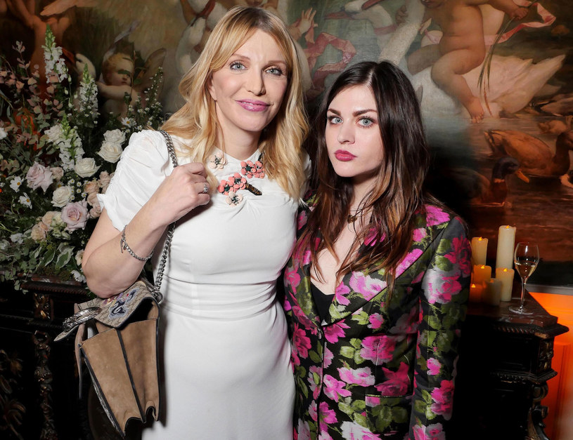 Frances Bean Cobain zdradziła, że nie nigdy nie popierała decyzji jej matki Courtney Love o publikacji dzienników Kurta Cobaina. 