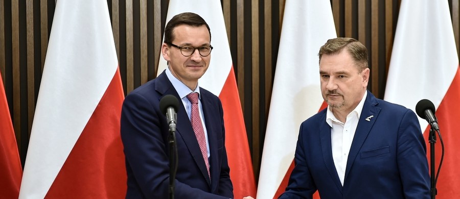 Państwo polskie musi być organizatorem solidarności społecznej. To jest nasze motto do działania w kolejnych latach - powiedział po wtorkowym spotkaniu z władzami "Solidarności" premier Mateusz Morawiecki. Podkreślił, że rząd musi służyć całemu społeczeństwu po to, żeby Polska była jak najsilniejsza, jak najsprawniejsza i jak najbardziej solidarna.