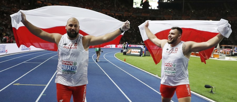 Polscy kulomioci nie dali szans rywalom na lekkoatletycznych mistrzostwach Europy w Berlinie: po złoto sięgnął Michał Haratyk, ze srebrem wróci do kraju Konrad Bukowiecki! "Pcham w tym sezonie najrówniej w stawce. Rezerwy mam jeszcze w sile" - tak swój start komentował świeżo upieczony mistrz Starego Kontynentu, zaznaczając jednak równocześnie, że najważniejsze są dwa medale dla Polski, a nie kolejność na podium. Również Bukowiecki podkreślał: "Dwa najcenniejsze medale jadą do Polski - tak samo jak w młocie. To piękny dzień".