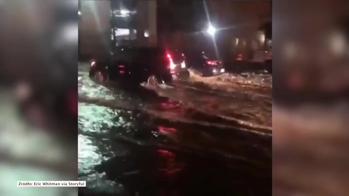 Toronto, Kanada. Ulewny deszcz zamienił ulice Toronto w rzeki. Władze miasta zamknęły niektóre ulice, ponieważ były całkowicie nieprzejezdne. Z powodu nawałnicy wysiadła jedna ze stacji transformatorowych pozostawiając około 16 tysięcy ludzi bez prądu.