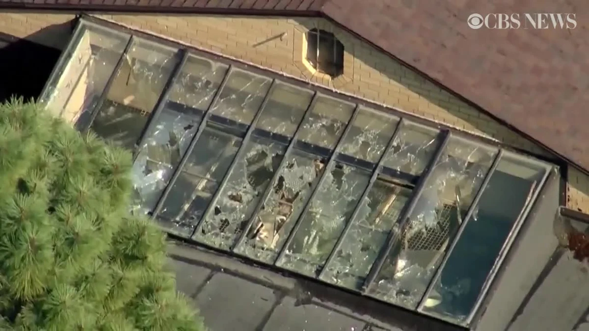 W Colorado Springs w stanie Kolorado spadł grad wielkości piłek golfowych. Zginęły zwierzęta, a setki aut zostało zniszczonych.

