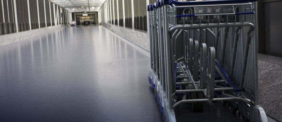 Zabawka erotyczna znaleziona w bagażu jednego z podróżnych została uznana za granat ręczny, co spowodowało we wtorek częściowe zamknięcie portu lotniczego Berlin-Schönefeld - podaje CNN. Mnóstwo lotów było opóźnionych.