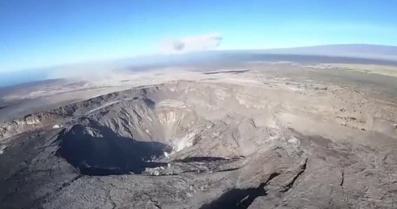 Amerykańska agencja geologiczna opublikowała nagranie krateru wulkanu Kilauea, który intensywnie pluł lawą od połowy maja do początku sierpnia. Krater o nazwie Halema‘uma‘u aż trzykrotnie zwiększył swoją głębokość i podwoił średnicę. Erupcja wulkanu ustała 4 sierpnia po zawaleniu się fragmentu krateru, a samo nagranie wykonano z pokładu helikoptera dwa dni później.