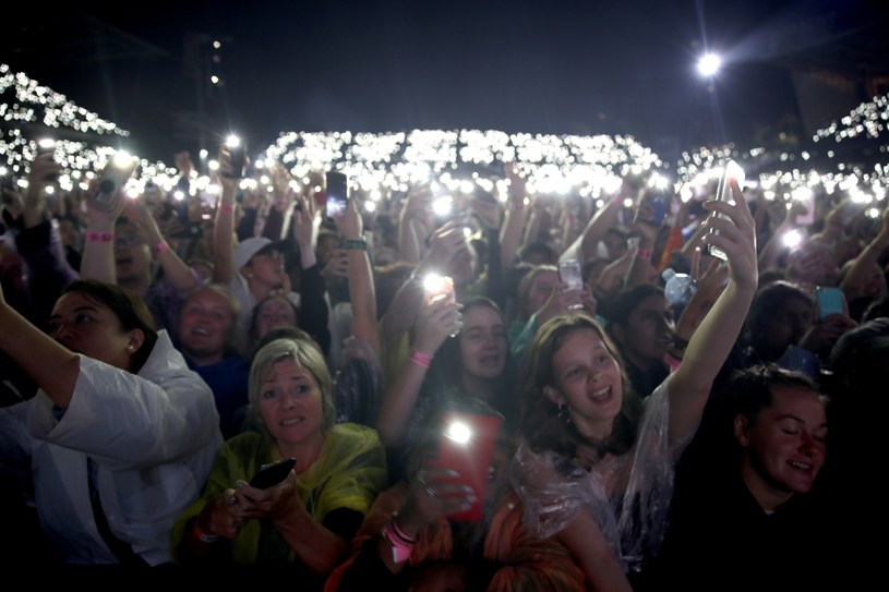 Spore zaskoczenie czeka polskich fanów Eda Sheerana - podczas zbliżających się dwóch wyprzedanych koncertów na PGE Narodowym w Warszawie nie usłyszymy przeboju "Give Me Love". 