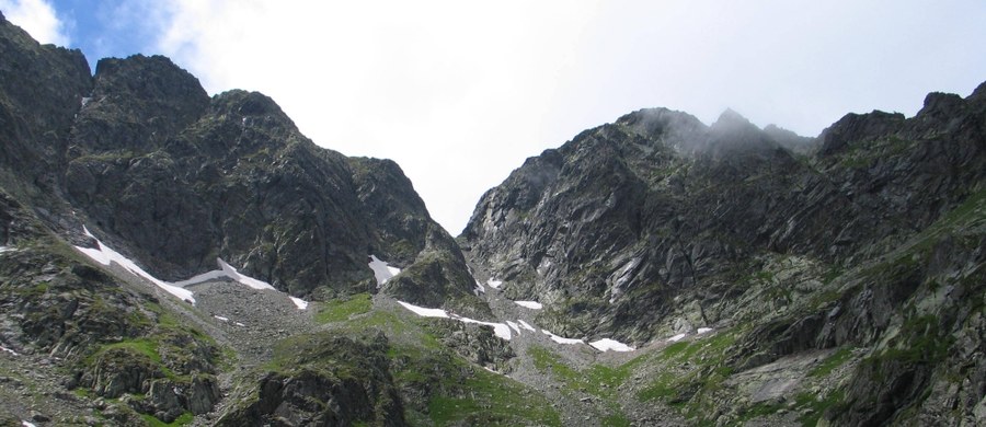 Ważna informacja dla turystów wędrujących w Tatrach. Od dzisiaj aż do soboty zamknięta będzie Dolina Białej Wody w słowackiej części gór. Ma to związek ze sprzątaniem po lipcowych ulewach, które naniosły w koryto rzeki setki pni i korzeni drzew. 