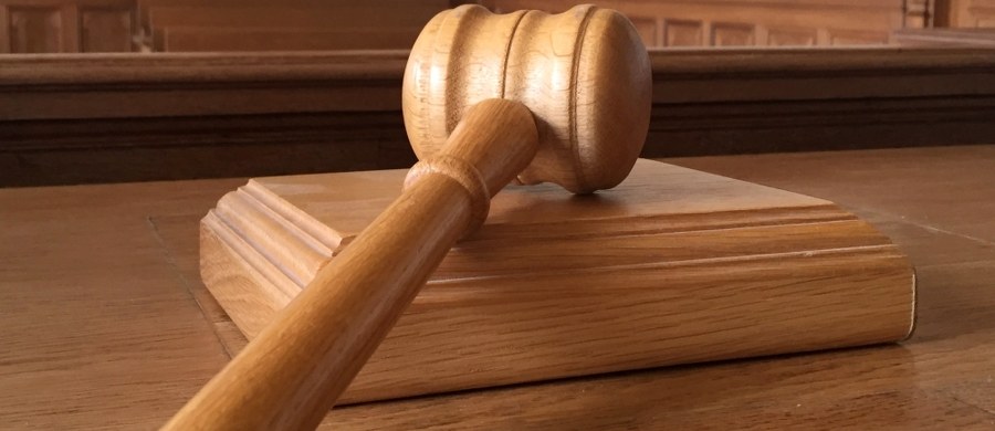 ​Orzeczenie Trybunału Sprawiedliwości Unii Europejskiej w sprawie pytań, które zadali sędziowie Sądu Najwyższego zapadnie w ciągu 3 do 15 miesięcy - ustaliła dziennikarka RMF FM. Unijny Trybunał zarejestrował w czwartek sprawę pytań polskich sędziów i nadał jej sygnaturę, po tym jak sprawa oficjalnie wpłynęła do Trybunału.