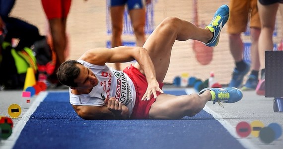 Pechowo zakończyły się dla Karola Hoffmanna (MKS Aleksandrów) lekkoatletyczne mistrzostwa Europy w Berlinie. Syn mistrza świata z Helsinek z 1983 roku doznał kontuzji podczas eliminacji trójskoku. Stadion opuścił na wózku inwalidzkim.