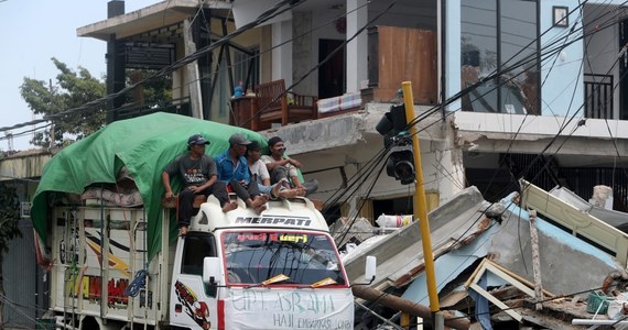 ​Do 387 wzrosła liczba ofiar śmiertelnych silnego trzęsienia ziemi, które w niedzielę nawiedziło indonezyjską wyspę Lombok - podała w sobotę krajowa agencja ds. usuwania skutków katastrof. Wcześniej informowano o 319 zabitych.
