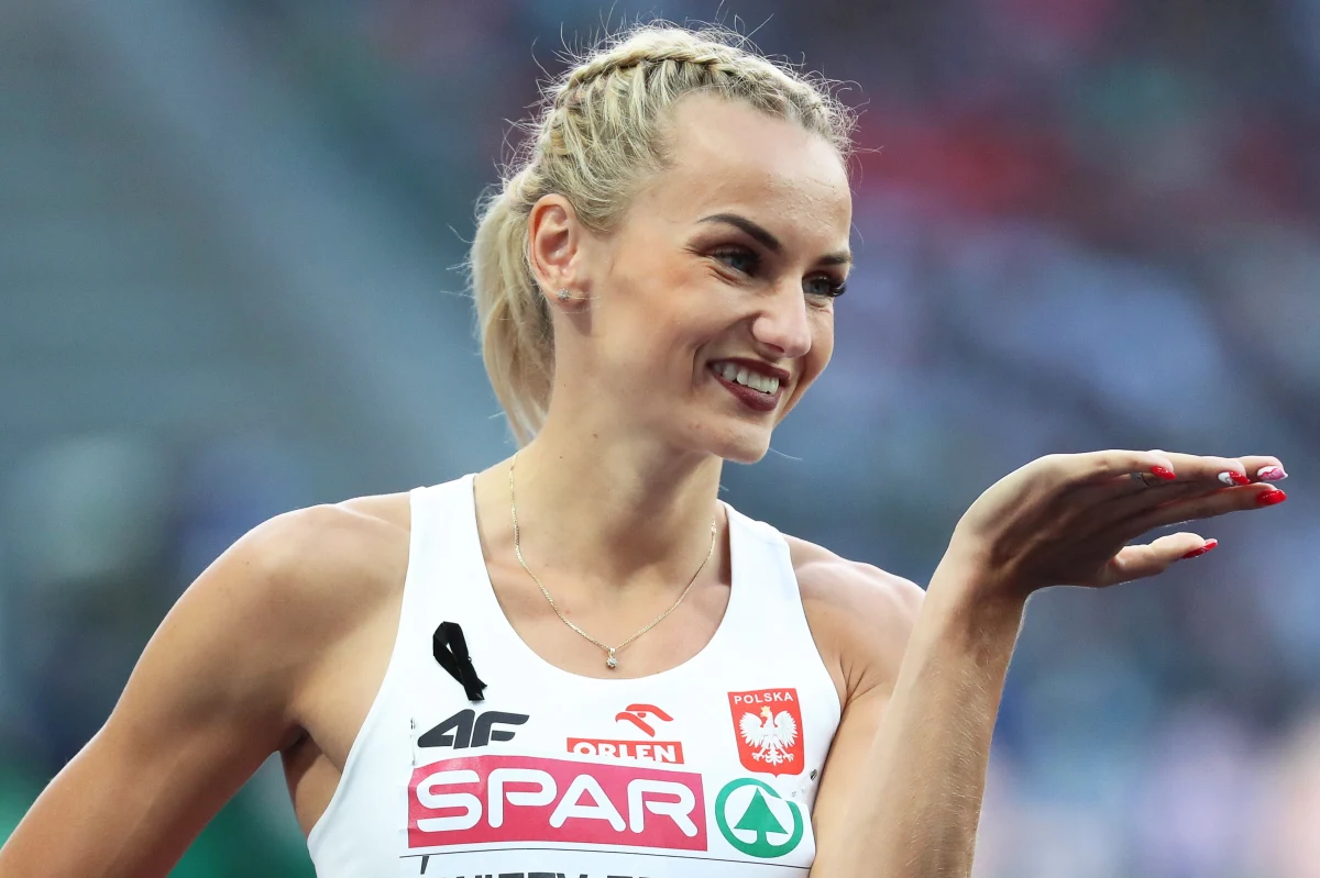 ​Justyna Święty-Ersetic przeszła w Berlinie do historii polskiej lekkoatletyki zdobywają w 1,5 godziny dwa złote medale na 400 i 4x400 m. "Na stadionie była ze mną cała rodzina - wszyscy najbliżsi. Wzruszyłam się już idąc w bloki" - powiedziała Polka. Święty-Ersetic (AZS AWF Katowice), która wynikiem 50,41 zdobyła w biegu na 400 m złoty medal, po 98 minutach znów stanęła na starcie w biegu rozstawnym. To ona przejęła od Patrycji Wyciszkiewicz pałeczkę i ruszyła na ostatnie okrążenie. Biało-czerwone i w rywalizacji drużynowej stanęły na najwyższym stopniu podium - udowadniając swoją niezwykłą odporność psychiczną i fizyczną.