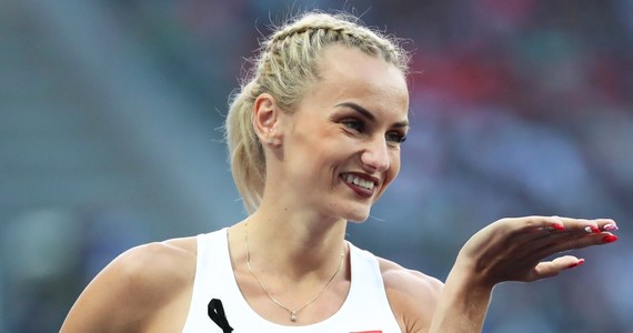 ​Justyna Święty-Ersetic przeszła w Berlinie do historii polskiej lekkoatletyki zdobywają w 1,5 godziny dwa złote medale na 400 i 4x400 m. "Na stadionie była ze mną cała rodzina - wszyscy najbliżsi. Wzruszyłam się już idąc w bloki" - powiedziała Polka. Święty-Ersetic (AZS AWF Katowice), która wynikiem 50,41 zdobyła w biegu na 400 m złoty medal, po 98 minutach znów stanęła na starcie w biegu rozstawnym. To ona przejęła od Patrycji Wyciszkiewicz pałeczkę i ruszyła na ostatnie okrążenie. Biało-czerwone i w rywalizacji drużynowej stanęły na najwyższym stopniu podium - udowadniając swoją niezwykłą odporność psychiczną i fizyczną.