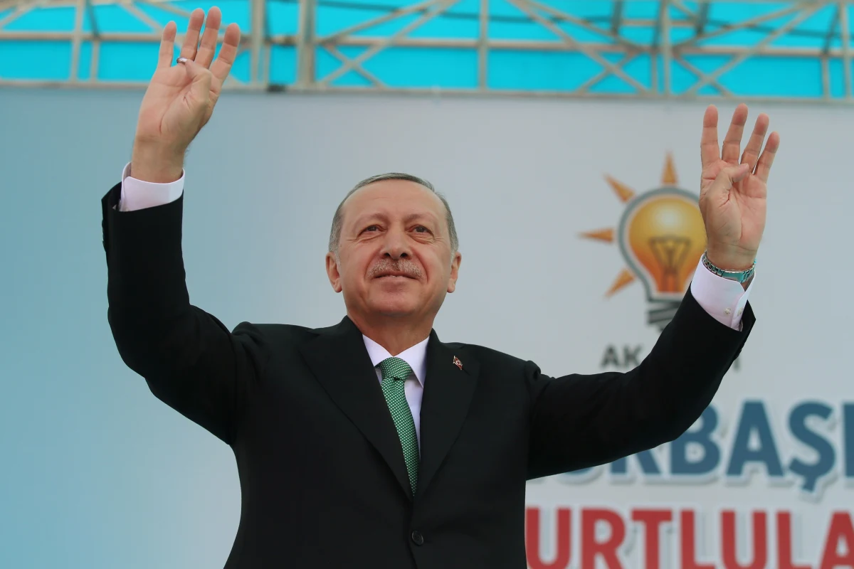 ​Turecki prezydent Recep Tayyip Erdogan ostrzegł Waszyngton, że domagając się uwolnienia oskarżonego o terroryzm i uwięzionego w Turcji amerykańskiego pastora Andrew Brunsona, ryzykują stosunkami ze swym " strategicznym sojusznikiem".