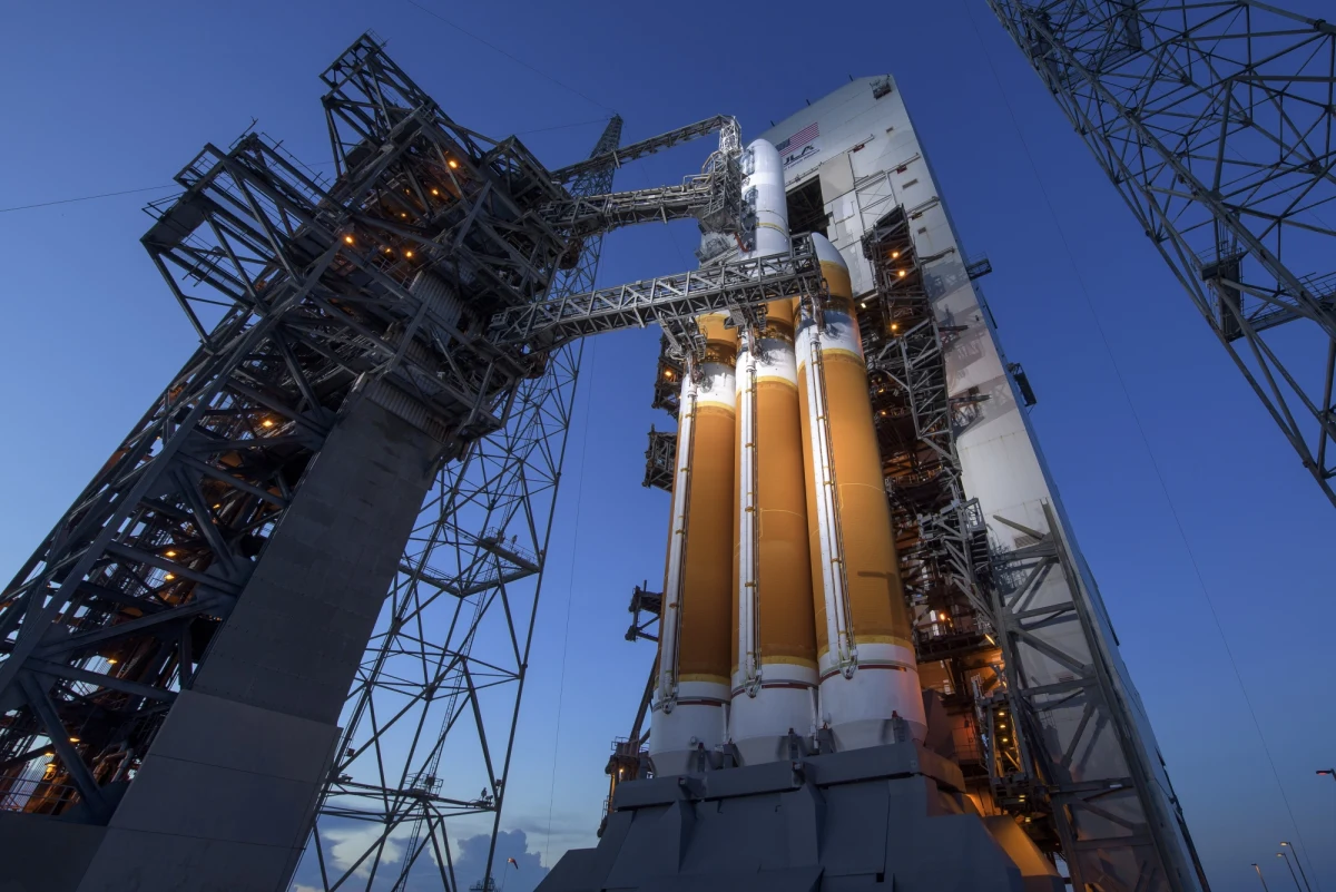 ​Z kosmodromu na przylądku Canaveral na Florydzie w niedzielę wystartowała rakieta nośna Delta IV Heavy z próbnikiem Parker Solar Probe, który ma się zbliżyć do Słońca bardziej niż jakikolwiek inny obiekt wysłany dotąd przez człowieka.