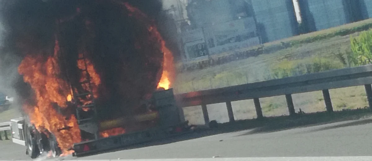 Przed południem całkowicie zablokowana była autostrada A4 w okolicach Wrocławia. Na Jezdni w kierunku Katowic zapaliła się cysterna przewożąca środki chemiczne.