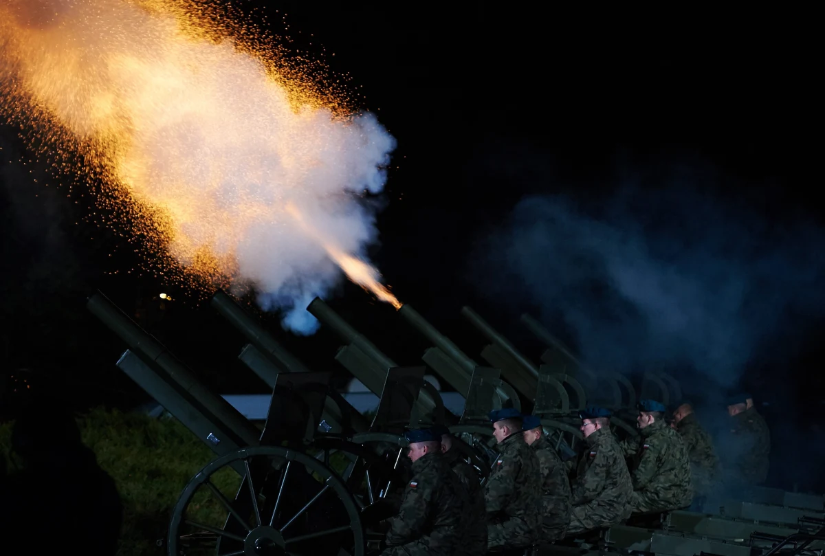 W związku z mającą jawnie polityczny charakter próbą ograniczenia przez prezydenta Gdańska Pawła Adamowicza udziału Wojska Polskiego podczas uroczystości 79. rocznicy wybuchu II wojny światowej na Westerplatte apeluję do wciąganego w tę rozgrywkę kierownictwa Związku Harcerstwa Polskiego o zdecydowane odcięcie się od niej.