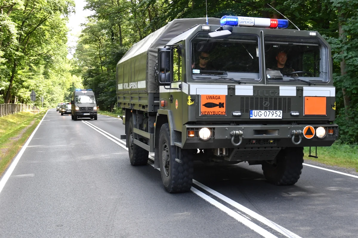 Trzy bomby z czasów II wojny światowej zostały już wydobyte z Bałtyku i wywiezione z Kołobrzegu. Na czas prowadzonej operacji swoje domy i ośrodki wypoczynkowe musiało opuścić około 2 tysięcy osób. 