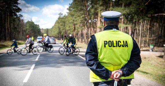 Policyjni związkowcy rozszerzają swój protest. Od przyszłego tygodnia rozpoczynają strajk włoski. Do tej pory funkcjonariusze ograniczali się do dawania pouczeń zamiast wypisywania mandatów. Fiasko rozmów z resortem spraw wewnętrznych i administracji sprawiło, że zaostrzają akcję.