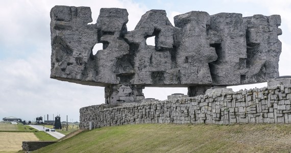 Zarzuty dotyczące znieważenia miejsca pamięci i ludzkich prochów postawiono 17-letniemu uczniowi z Izraela, który obnażał się w muzeum na terenie byłego niemieckiego obozu koncentracyjnego na Majdanku w Lublinie. ​"Chłopak przyznał się, złożył wniosek o dobrowolne poddanie się karze w postaci grzywny w wysokości tysiąca złotych" - poinformowała zastępca szefa Prokuratury Rejonowej w Lublinie Joanna Bełz.