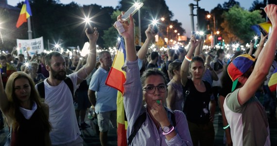 ​Komisja Europejska nie komentuje protestów, do których doszło w ostatnich dniach w Rumunii. "Nie komentujemy wewnętrznej sytuacji w Rumunii" - powiedział rzecznik KE Christian Spahr, proszony na konferencji o odniesienie się do niedawnych zdarzeń.