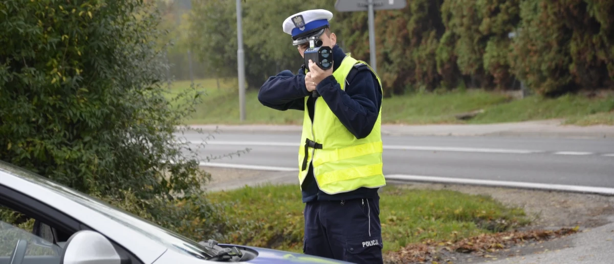Kierowca z pow. piaseczyńskiego, zatrzymany przez policję na S7 w okolicach Szydłowca, (Mazowieckie) zemdlał, gdy usłyszał wysokość mandatu, który dostał za przekroczenie prędkości. Mężczyzna miał zapłacić 3 tys. zł. Otrzymał także 13 punktów karnych.