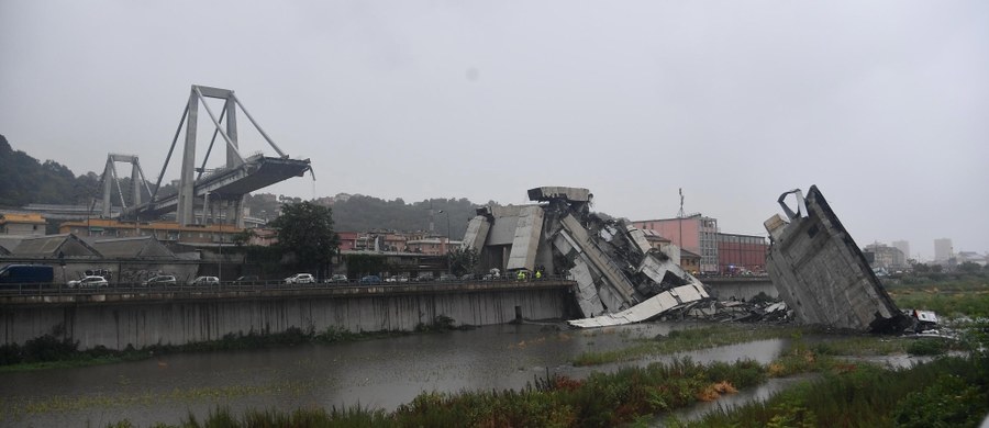 35 osób zginęło, a kilkanaście zostało rannych w wyniku zawalenia się wiaduktu-mostu na autostradzie w Genui na północy Włoch we wtorek - taki bilans katastrofy podają media. Są to dane wstępne. Gruzowisko przeszukują setki strażaków i ratowników.