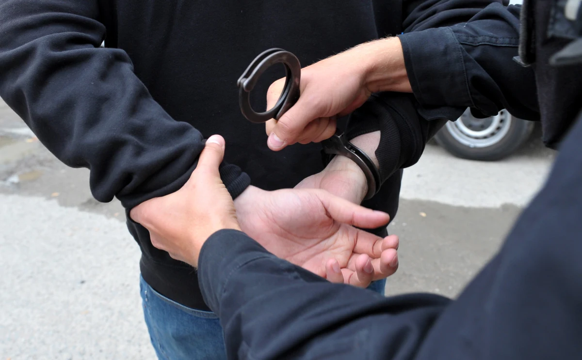 ​Wrocławscy policjanci zatrzymali 29-letniego mężczyznę podejrzewanego o gwałt na młodej kobiecie. Do zdarzenia doszło w parku w południowej części Wrocławia. Policja nie wyklucza, że zatrzymany mężczyzna może być również sprawcą innych napaści na tle seksualnym.