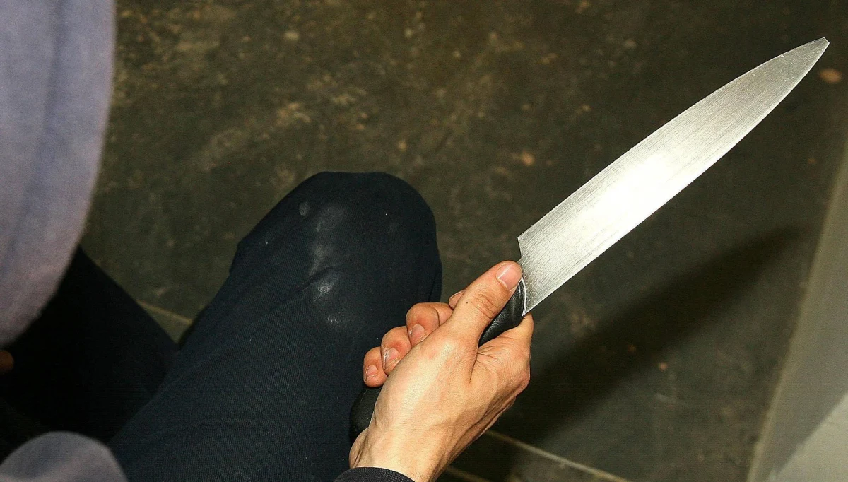 ​We wsi w rosyjskim obwodzie samarskim służby zatrzymały mężczyznę, który próbował zgwałcić 11-latkę. Dziewczynka broniąc się ugodziła oprawcę nożem.