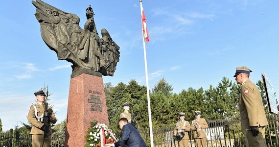 ​Muzeum Bitwy Warszawskiej w Ossowie pod Warszawą oddamy do użytku za dwa lata, w 100-lecie triumfu Polaków nad bolszewikami - zapowiedział szef MON Mariusz Błaszczak, który w środę uczcił 98-lecie zwycięskiej dla Polaków bitwy z Armią Czerwoną.