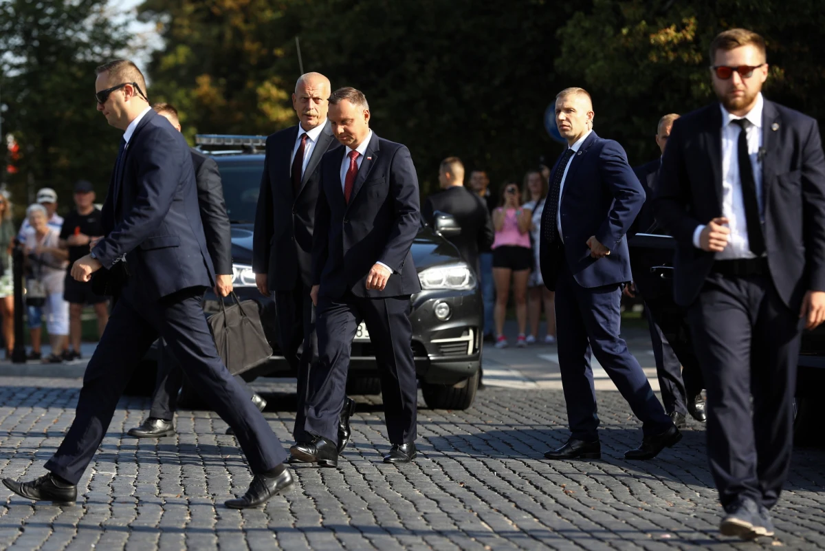 ​Uroczysta msza św. w intencji ojczyzny i Wojska Polskiego w dniu jego święta z udziałem najwyższych władz cywilnych i wojskowych rozpoczęła się w Katedrze Polowej WP w Warszawie. Przewodniczy jej biskup polowy gen. bryg. Józef Guzdek. On też wygłosi  okolicznościową homilię.