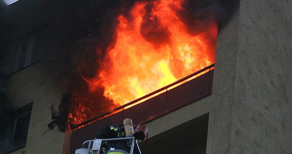 ​25-letni mężczyzna zmarł w wyniku pożaru mieszkania w Chorzowie w woj. śląskim. Młoda kobieta przebywająca w tym samym mieszkaniu trafiła do szpitala.