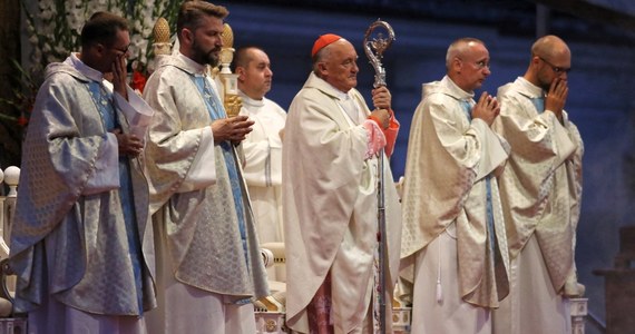 ​Około 100 tys. osób na Jasnej Górze wzięło w środę udział w uroczystości święta Wniebowzięcia Najświętszej Maryi Panny. Abp Wacław Depo, wspominając rocznicę Bitwy Warszawskiej, wyraził nadzieję, że wydarzenia sprzed lat przyczynią się do odbudowy jedności Polaków. W homilii metropolita częstochowski wezwał do obrony życia poczętego; przekonywał też, że stanowione prawo powinno mieć źródło w Bogu.