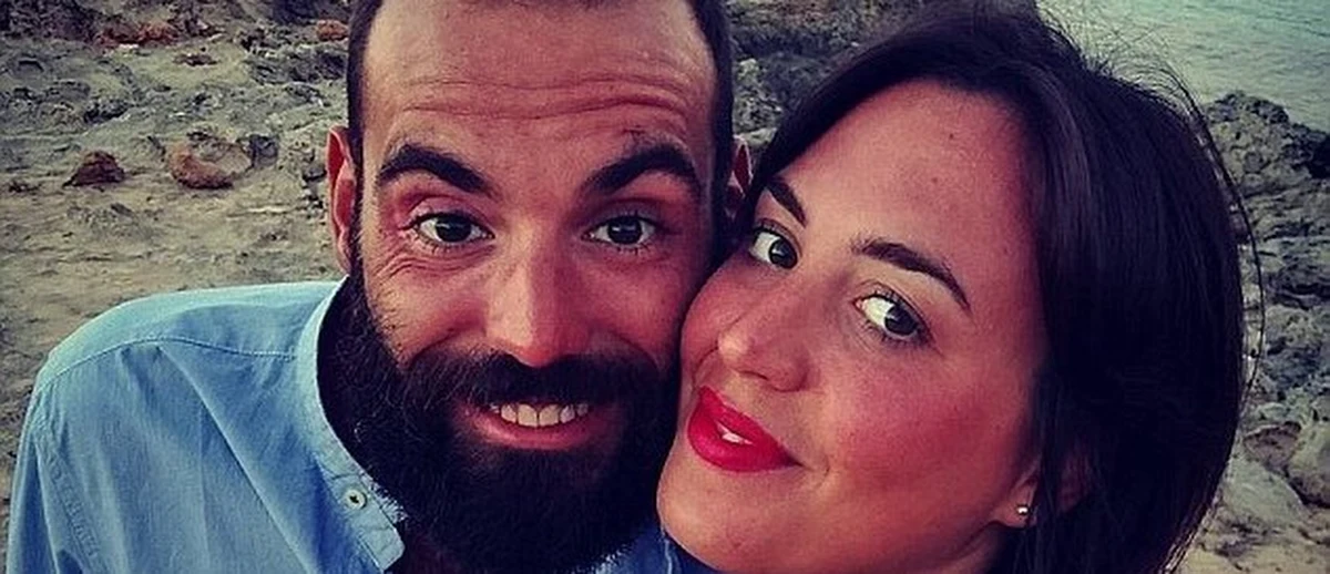 Niezwykła historia z Genui. 29-letni Gianluca Ardini razem ze swoim kolegą jechał feralnym mostem, kiedy ten się zawalił. Włoch nie zginął, bo w ostatniej chwili zdołał się chwycić zwisających przewodów z mostu i trzymał się ich przez kilka godzin 20 metrów nad ziemią. Mimo zwichniętego ramienia udało mu się przeżyć.