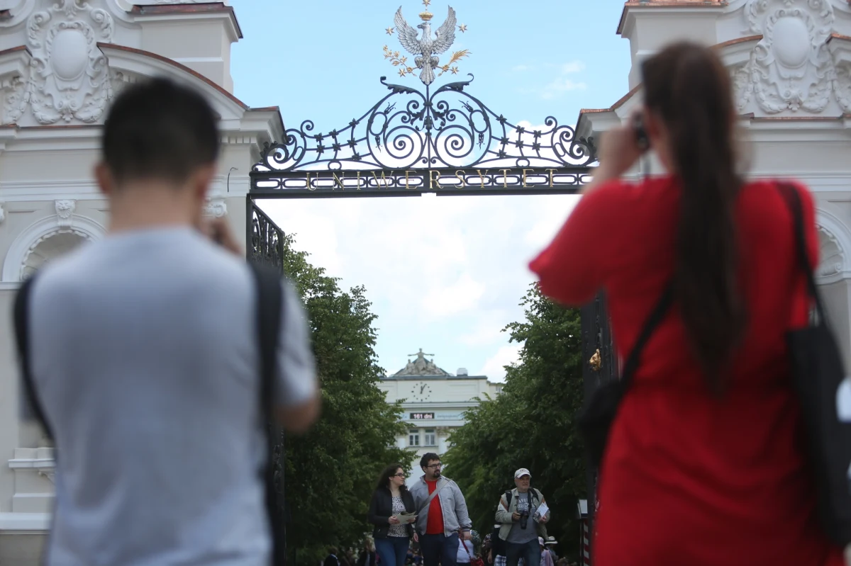 Dwie polskie uczelnie - Uniwersytet Warszawski i Uniwersytet Jagielloński - znalazły się w rankingu szanghajskim (ARWU), prestiżowej liście 500 najlepszych uczelni świata. UW podobnie jak w poprzednim roku został sklasyfikowany w czwartej setce, zaś UJ - w piątej.