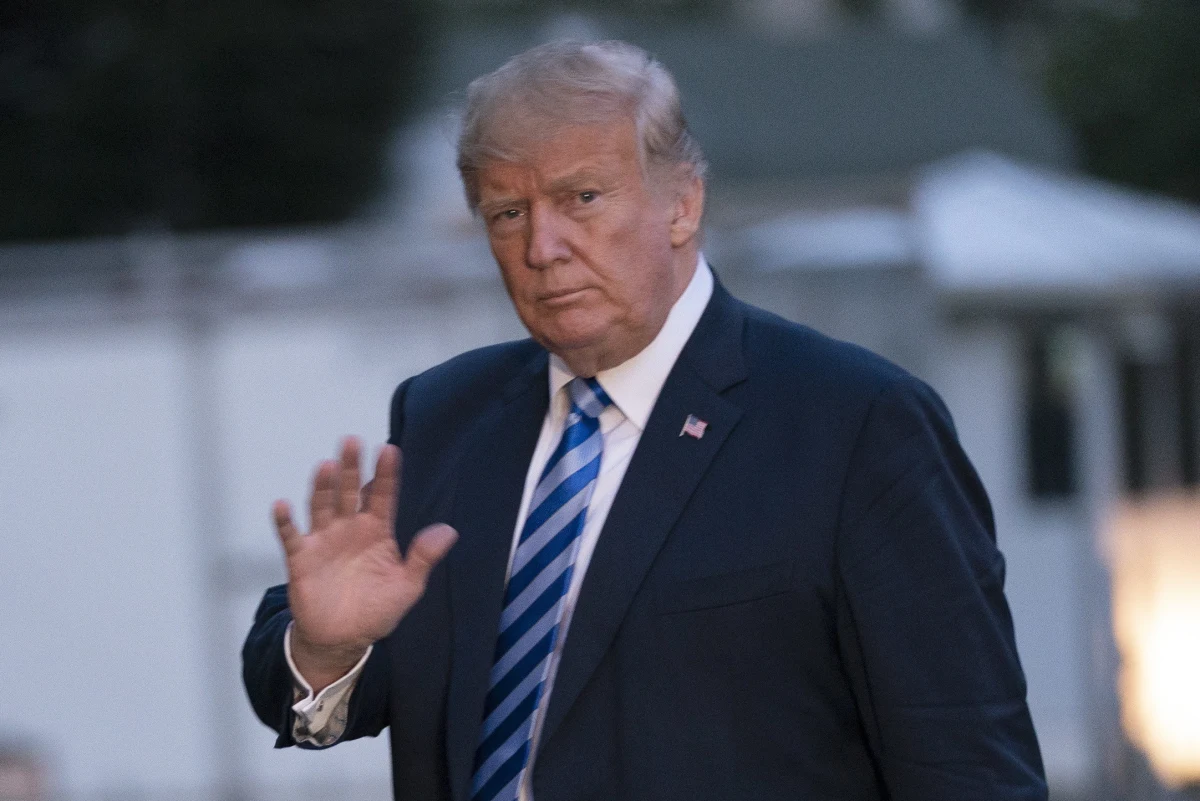 ​Około 350 amerykańskich gazet w ramach zorganizowanej akcji publikuje w czwartek broniące wolności prasy komentarze redakcyjne. To reakcja na ataki ze strony prezydenta USA Donalda Trumpa, który nazywał niektóre redakcje "wrogami narodu". Do wzięcia udziału w akcji nawoływał dziennik "Boston Globe". Agencja Reutera podała, że przyłączyły się do niej m.in. "New York Times" i około 350 innych gazet o różnym zasięgu, w tym także ze stanów, gdzie w wyborach prezydenckich w 2016 roku zwyciężył Trump.