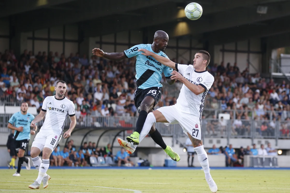 Piłkarze Legii Warszawa zremisowali na wyjeździe z F91 Dudelange z Luksemburga 2:2 (1:2) w rewanżowym meczu trzeciej rundy eliminacji Ligi Europejskiej. Mistrzowie Polski pierwszy mecz przegrali u siebie 1:2 i odpadli z rozgrywek.