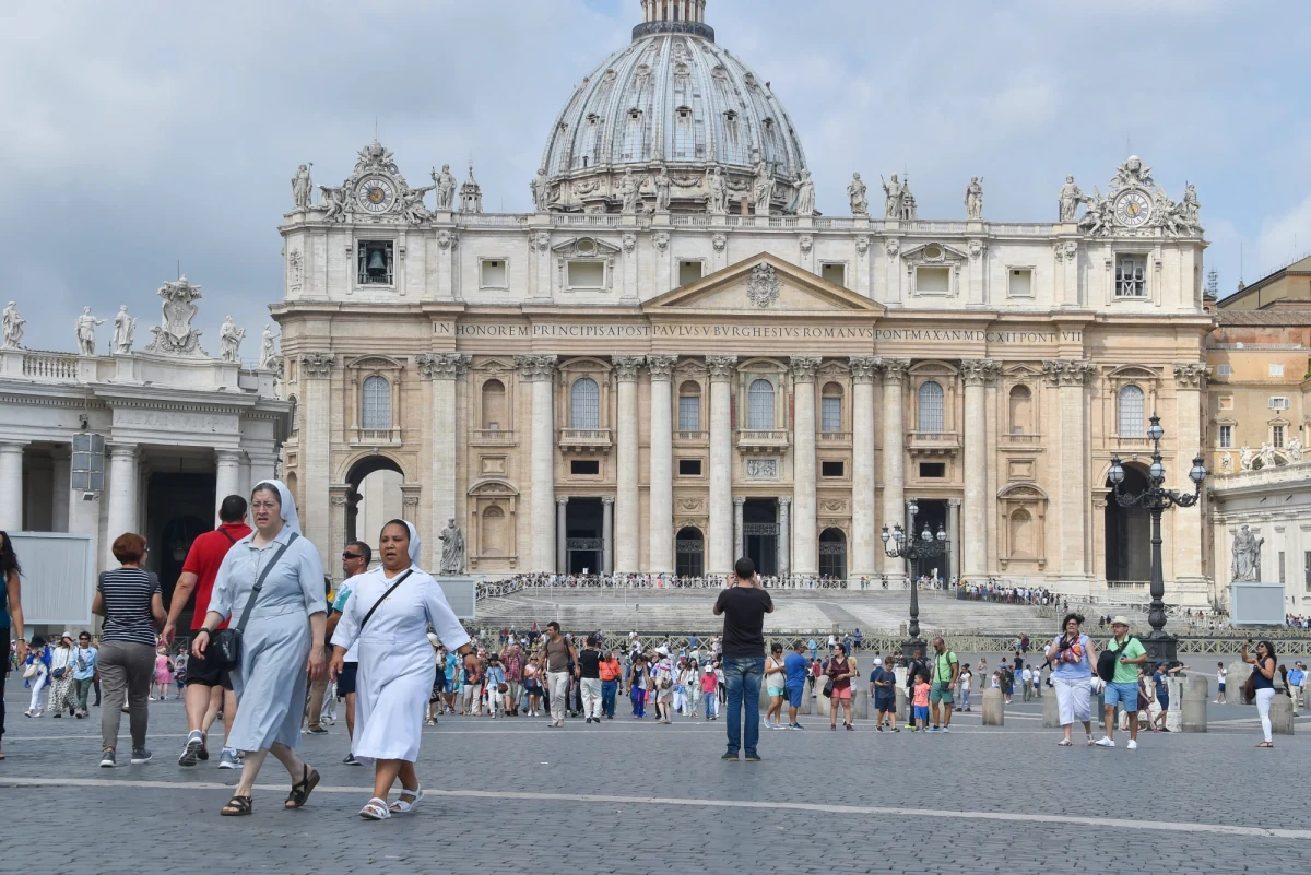 ​Watykan odczuwa "ból i wstyd" w reakcji na raport ws. pedofilii w Kościele w stanie Pensylwania w USA - oświadczył dyrektor biura prasowego Stolicy Apostolskiej Greg Burke. Nazwał czyny, jakich dopuścili się księża, "straszliwymi przestępstwami".