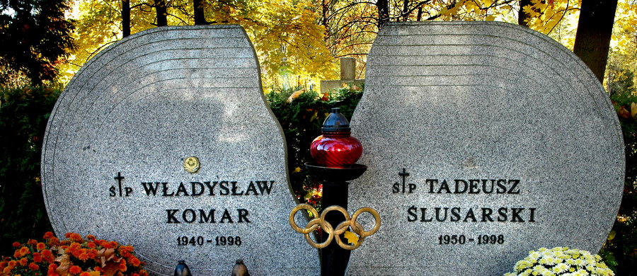 20 lat temu w wypadku drogowym zginęli wybitni polscy sportowcy - Władysław Komar i Tadeusz Ślusarski. Od 1999 roku mityng w Międzyzdrojach upamiętnia tych olimpijczyków. Władysław Komar zdobył olimpijskie złoto w pchnięciu kulą na igrzyskach w Monachium (1972), a Tadeusz Ślusarski był najlepszy w skoku o tyczce na igrzyskach w Montrealu (1976).