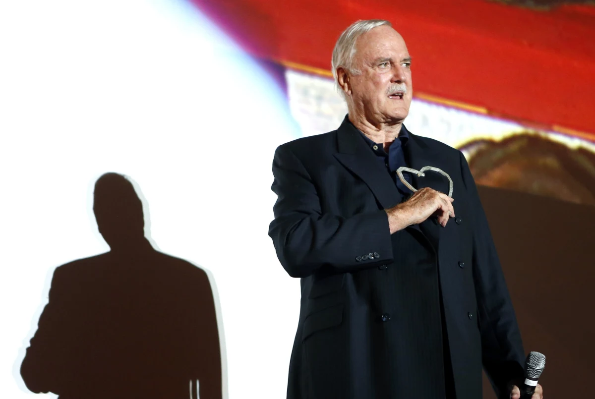 John Cleese, kultowy komik i członek grupy Monty Python zapowiada opuszczenie Wielkiej Brytanii. Jak przyznaje, skłaniają go do tego względy prywatne i okoliczności polityczne.  