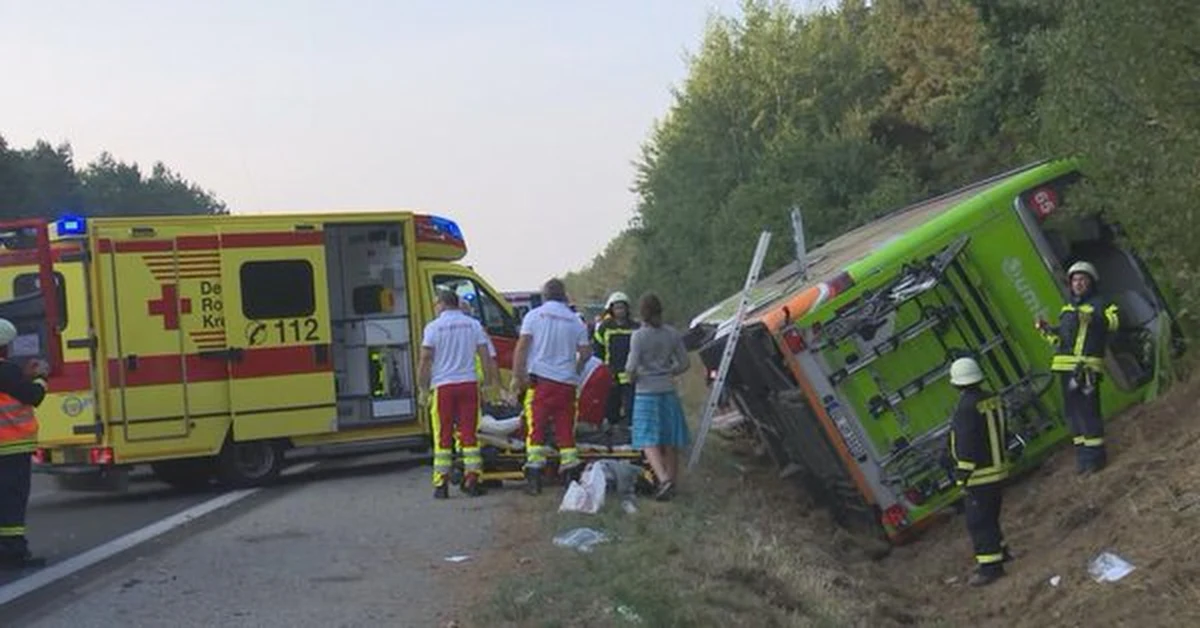 Wypadek autokaru na autostradzie A19 w Niemczech. Pojazd wpadł do rowu w pobliżu miejscowości Linstow w Meklemburgii-Pomorzu Przednim.