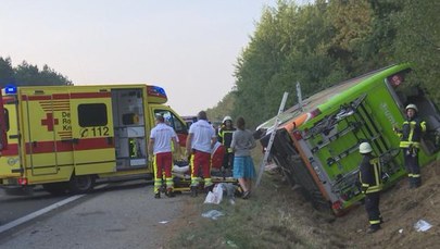 Niemcy: Sześć osób ciężko rannych w wypadku autokaru