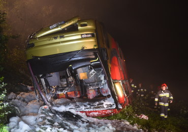 Autobus spadł z wysokiej skarpy w Podkarpackiem. Nie żyją 3 osoby